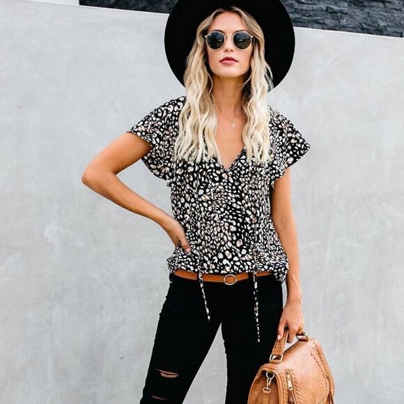 Fantasy Fluttering Sleeve Daisy Floral Blouse Black and Yellow Size Small - Picture 3 of 14